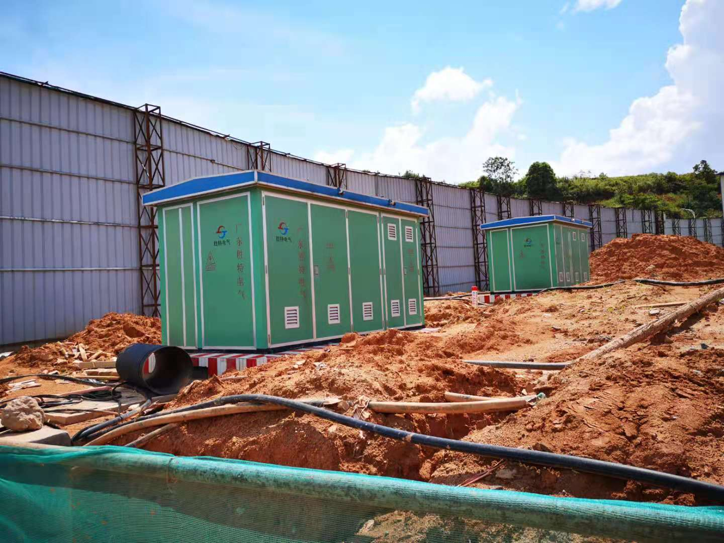 Instalacja transformatora skrzynkowego w stylu europejskim we wspólnocie w Guangxi